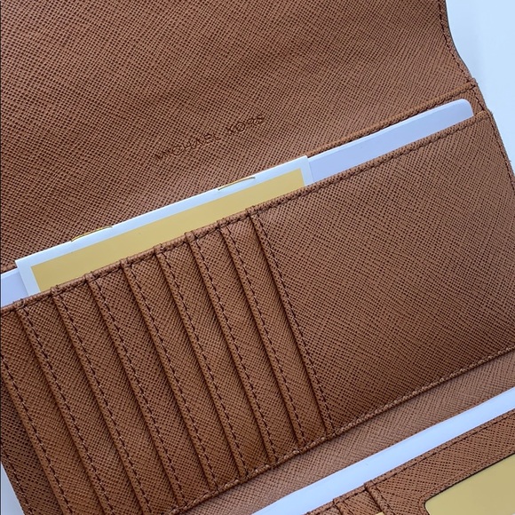 Michael Kors Jet Set Travel Lg Trifold Wallet - Picture 8 of 16